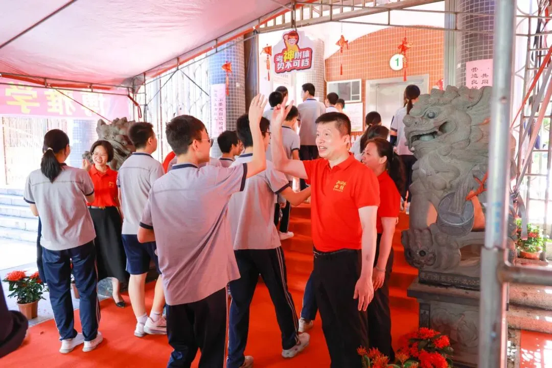 菁菁者莪,落笔荣光|中考首日,为少年的全力以赴加油!-第37张图片-四季读书网