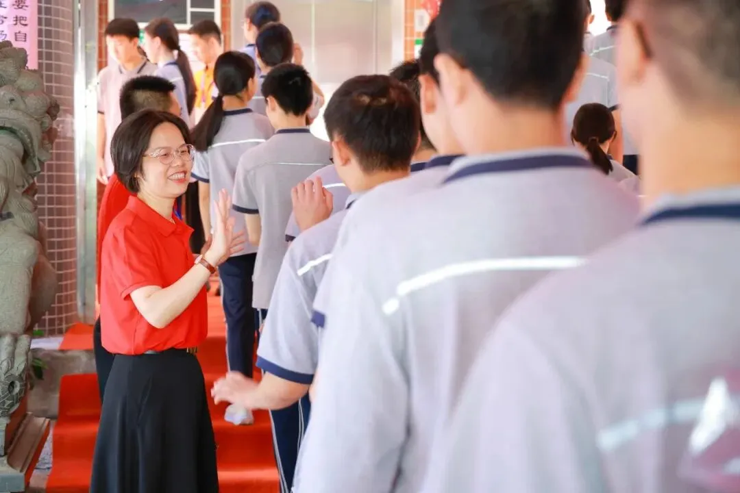 菁菁者莪,落笔荣光|中考首日,为少年的全力以赴加油!-第39张图片-四季读书网