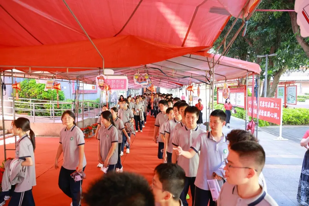 菁菁者莪,落笔荣光|中考首日,为少年的全力以赴加油!-第40张图片-四季读书网