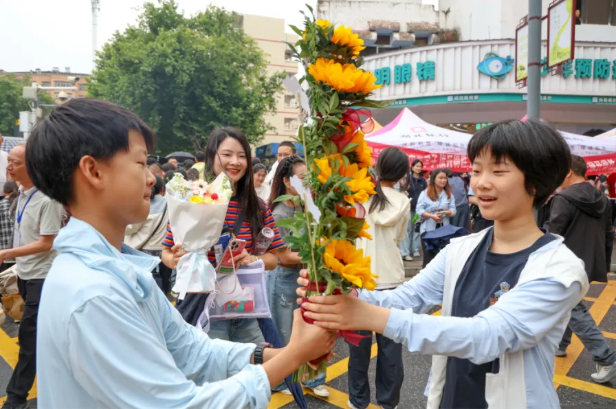中考,结束!下一站→暑假!!-第17张图片-四季读书网