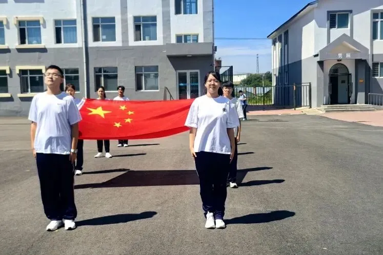 旗展凌云志 扬帆赴中考丨宾县第四中学举行“祝福中考,明天更好”主题升旗仪式-第17张图片-四季读书网