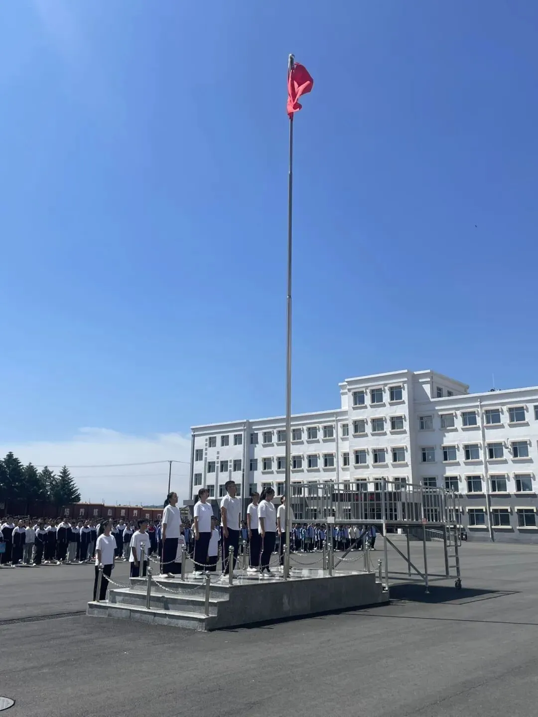 旗展凌云志 扬帆赴中考丨宾县第四中学举行“祝福中考,明天更好”主题升旗仪式-第21张图片-四季读书网