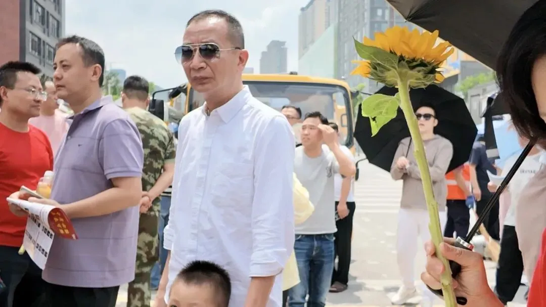中考落幕|驻足考场之外,聆听家长心声-第3张图片-四季读书网