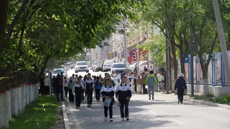 中考首日:巴里坤县多部门全力以赴护航中考-第8张图片-四季读书网 中考首日:巴里坤县多部门全力以赴护航中考-第8张图片-四季读书网