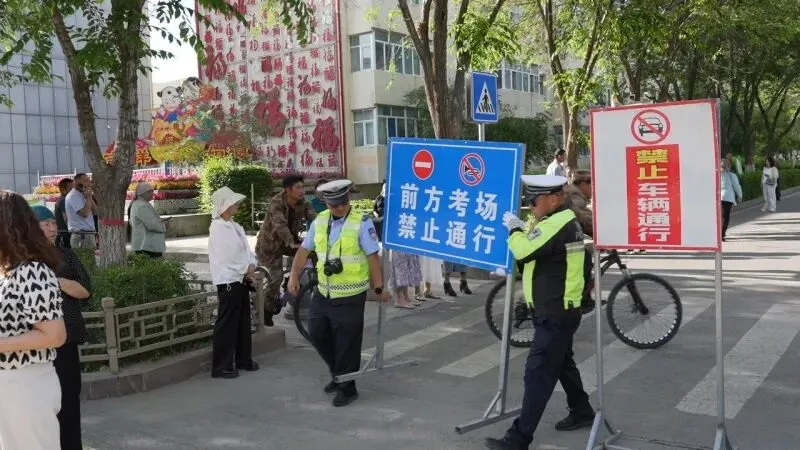 中考首日:巴里坤县多部门全力以赴护航中考-第10张图片-四季读书网 中考首日:巴里坤县多部门全力以赴护航中考-第10张图片-四季读书网