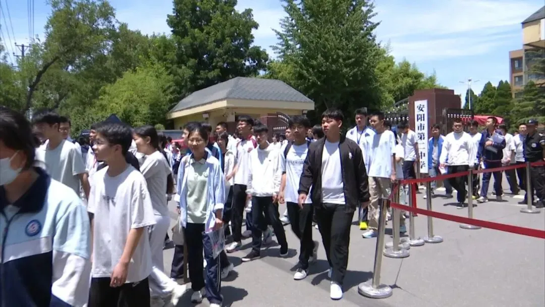 中考首日顺利结束,直播安阳记者带你走近考点-第3张图片-四季读书网 中考首日顺利结束,直播安阳记者带你走近考点-第3张图片-四季读书网