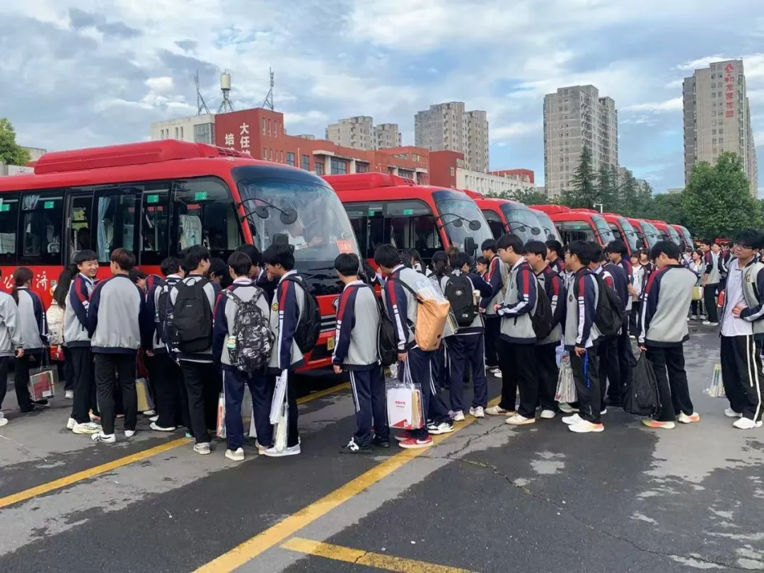 中考专车点对点直达 交通护航少年逐梦考场-第4张图片-四季读书网