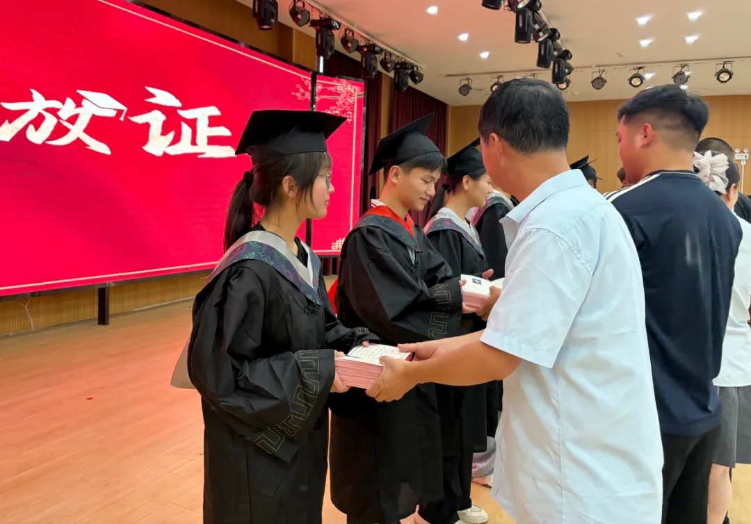 逐梦远航 决胜中考 | 汝州市新时代精英学校圆满举行2026届初三毕业典礼-第26张图片-四季读书网