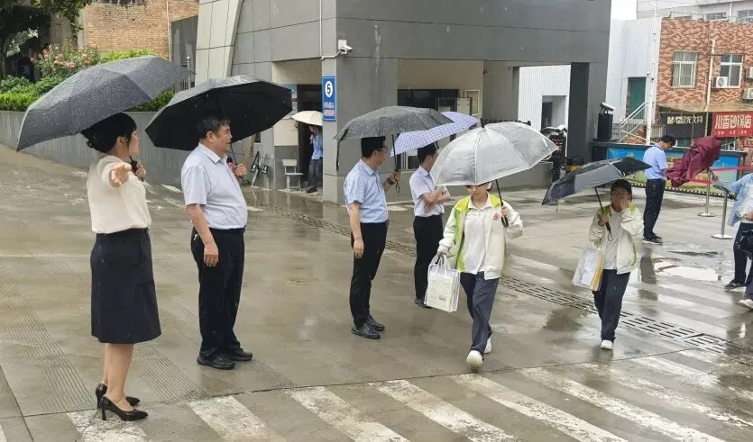 【渭北视窗】潜心三载迎中考,暖心护航赴考场——我校初2026届送考纪实-第13张图片-四季读书网