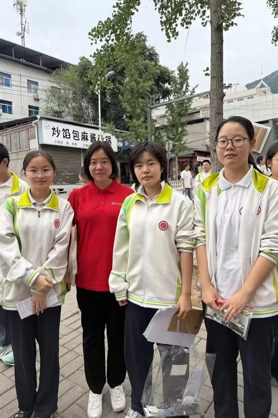 【渭北视窗】潜心三载迎中考,暖心护航赴考场——我校初2026届送考纪实-第25张图片-四季读书网