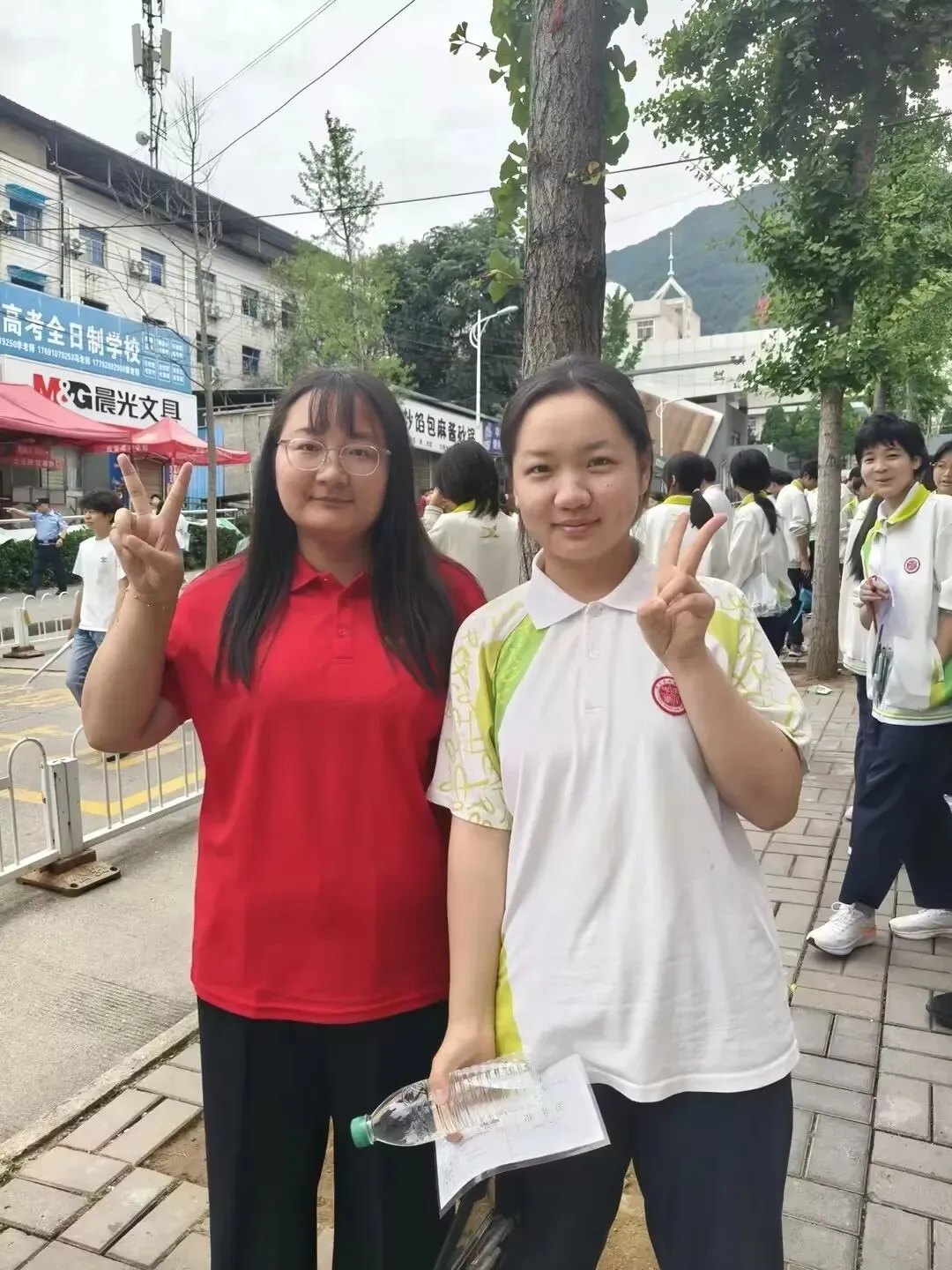【渭北视窗】潜心三载迎中考,暖心护航赴考场——我校初2026届送考纪实-第28张图片-四季读书网