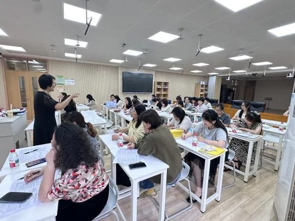 【课程与教学】“双新”背景下初中英语试卷命题专题研讨——天山初中教育集团&天初英语工作坊英语命题交流活动圆满开展-第21张图片-四季读书网 【课程与教学】“双新”背景下初中英语试卷命题专题研讨——天山初中教育集团&天初英语工作坊英语命题交流活动圆满开展-第21张图片-四季读书网