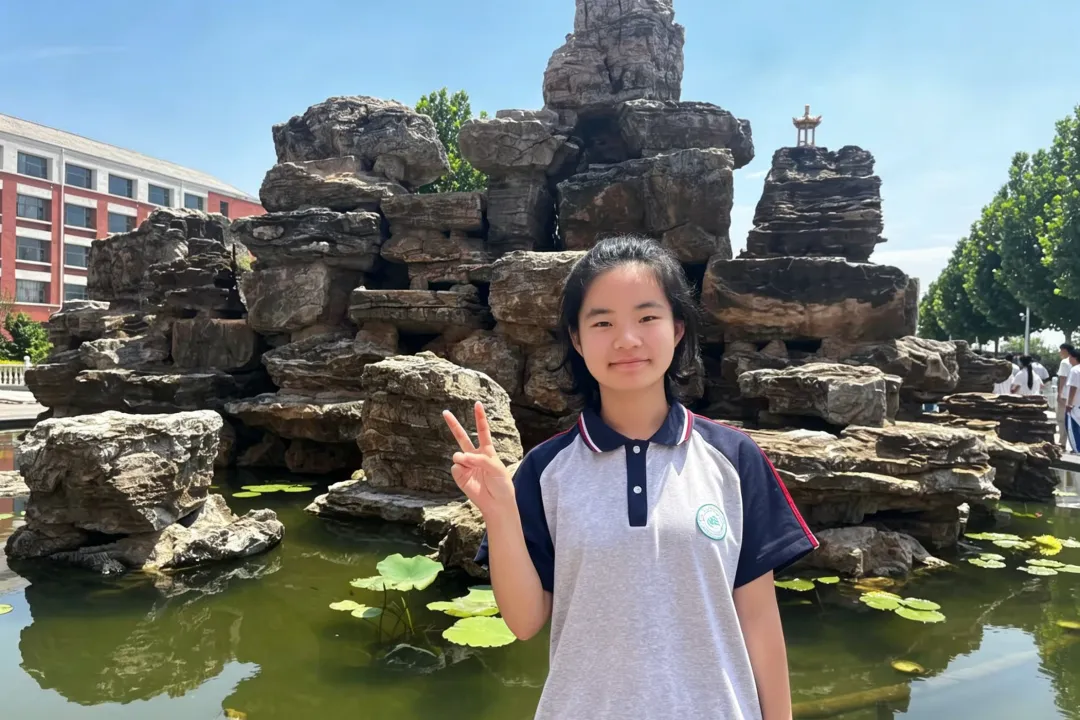 中考次日落幕|笑颜藏锋芒,我校少年从容赴考,自带光芒-第14张图片-四季读书网