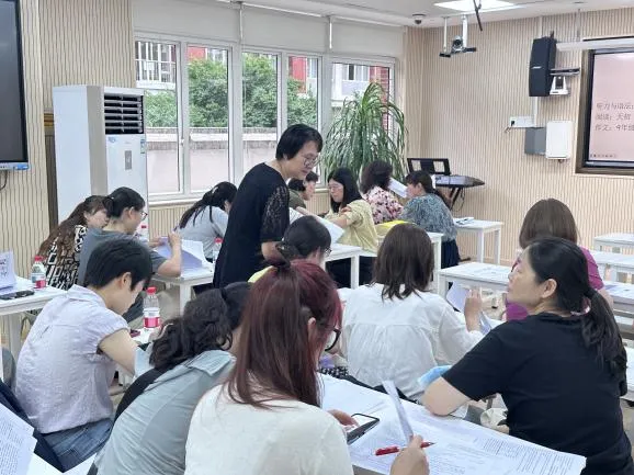 【课程与教学】“双新”背景下初中英语试卷命题专题研讨——天山初中教育集团&天初英语工作坊英语命题交流活动圆满开展-第31张图片-四季读书网 【课程与教学】“双新”背景下初中英语试卷命题专题研讨——天山初中教育集团&天初英语工作坊英语命题交流活动圆满开展-第31张图片-四季读书网