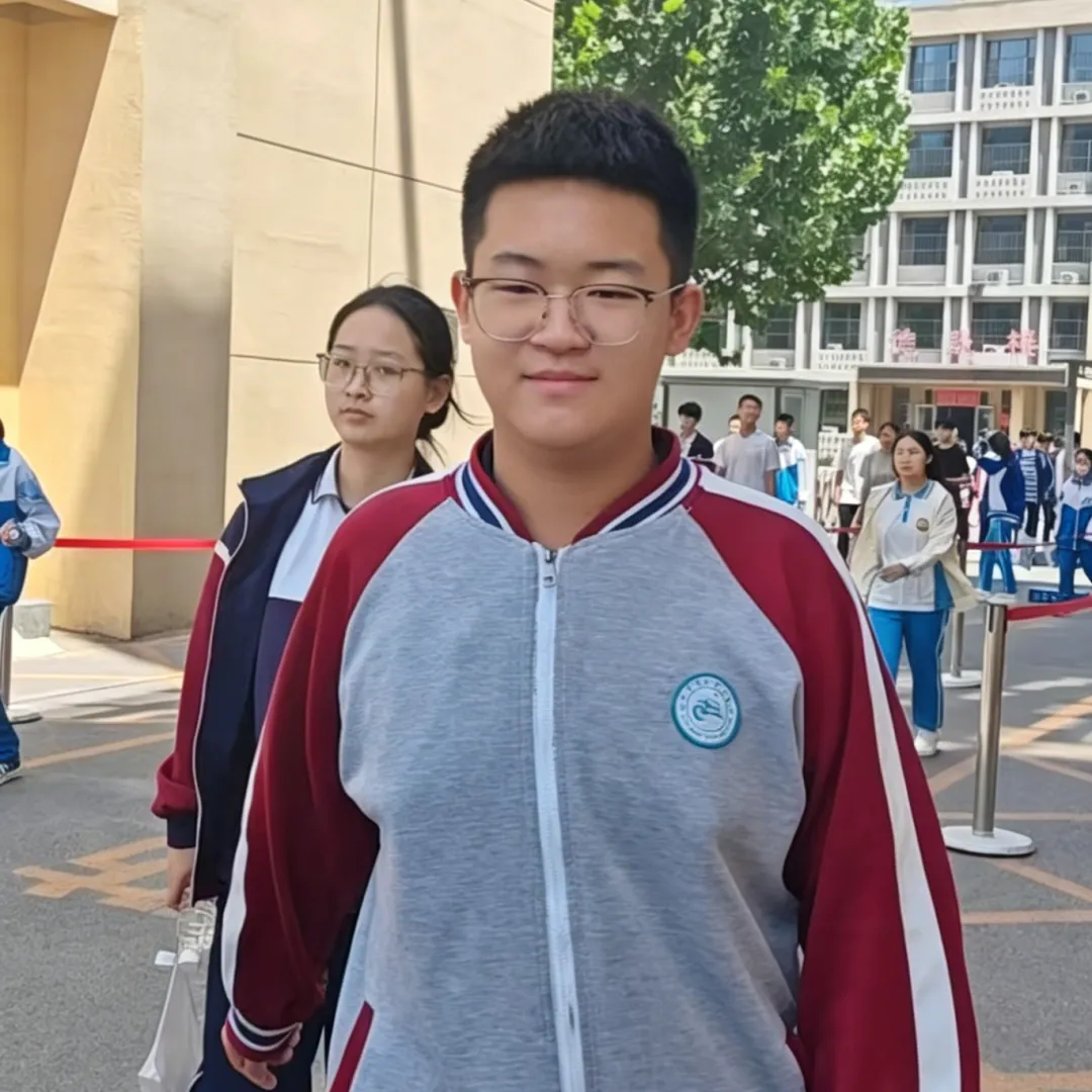 中考次日落幕|笑颜藏锋芒,我校少年从容赴考,自带光芒-第16张图片-四季读书网