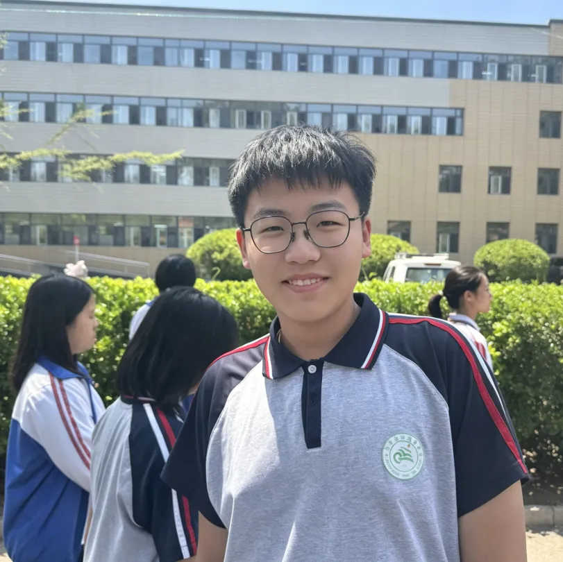 中考次日落幕|笑颜藏锋芒,我校少年从容赴考,自带光芒-第18张图片-四季读书网