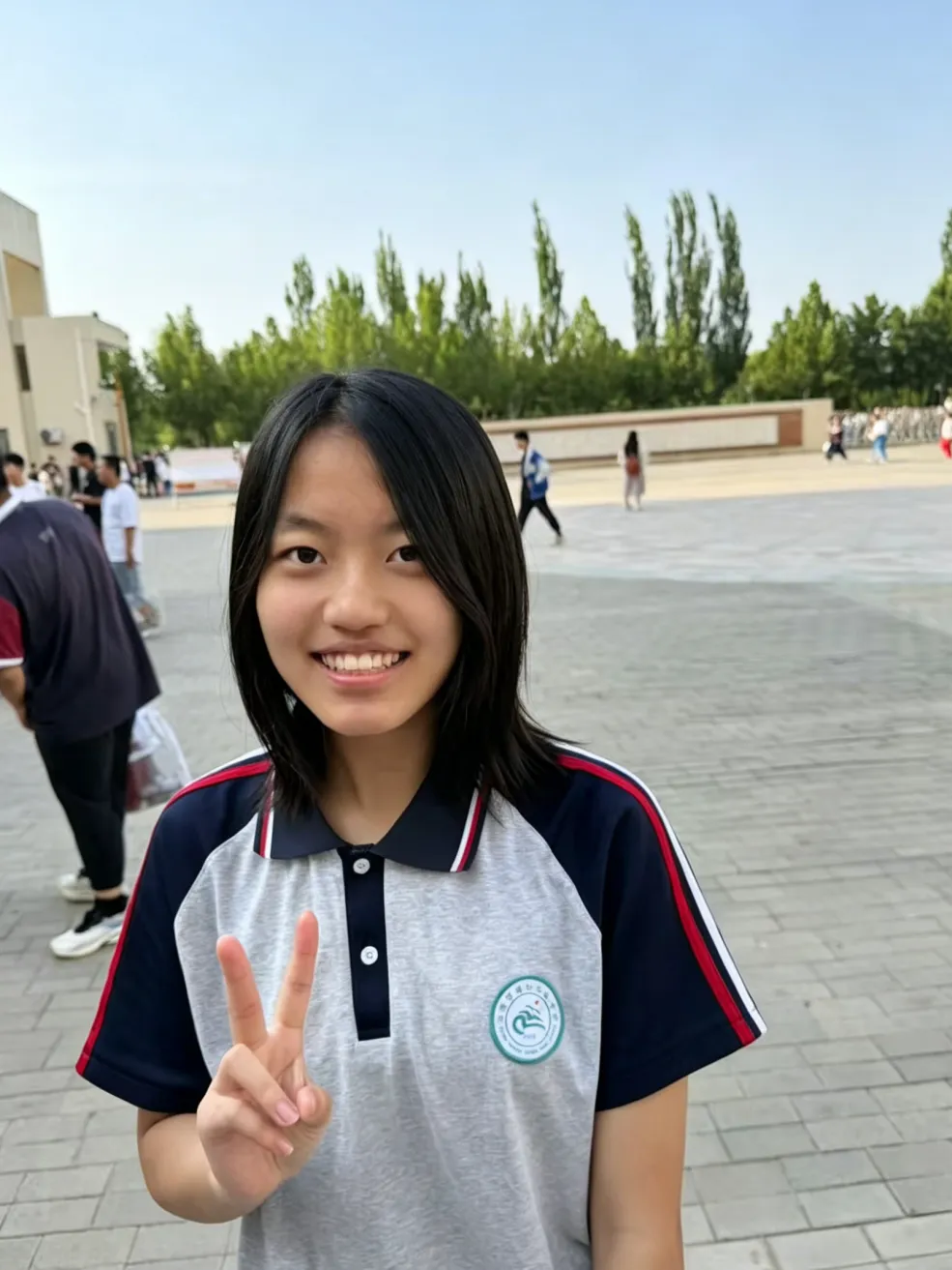 中考次日落幕|笑颜藏锋芒,我校少年从容赴考,自带光芒-第19张图片-四季读书网