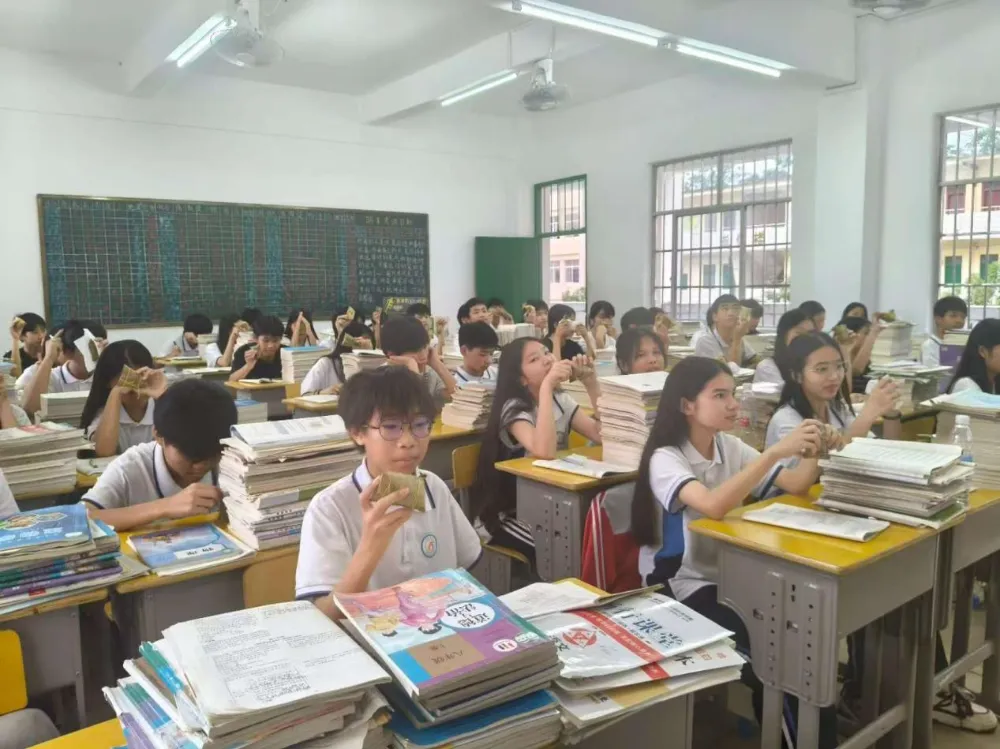 粽叶飘香迎端午,一举高“粽”战中考——浦北县第五中学开展九年级考前减压主题活动-第6张图片-四季读书网