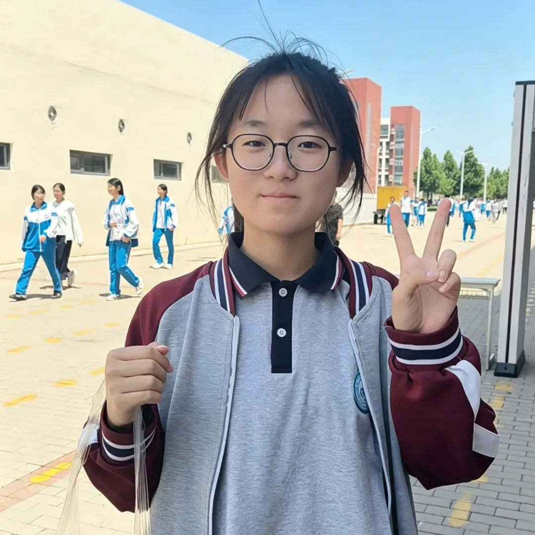 中考次日落幕|笑颜藏锋芒,我校少年从容赴考,自带光芒-第30张图片-四季读书网