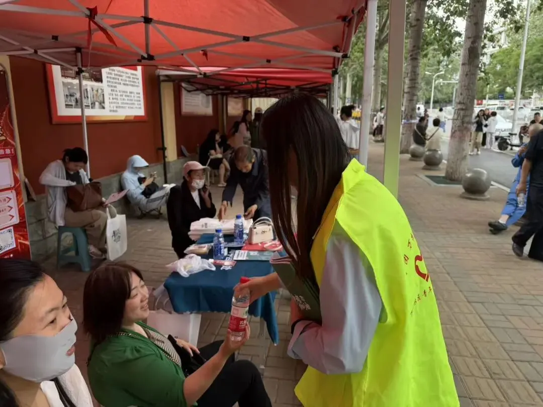 护航中考 逐梦同行——万柏林区青年志愿者护航中考暖心志愿服务活动-第5张图片-四季读书网