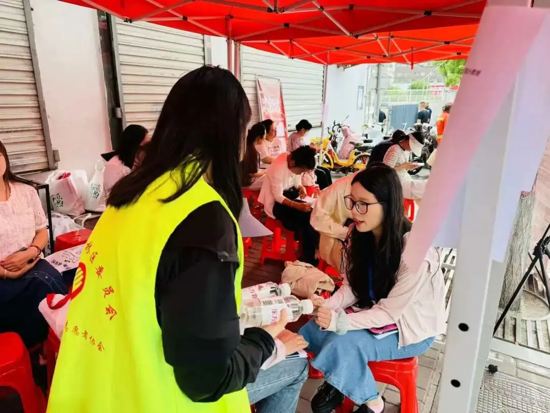 护航中考 逐梦同行——万柏林区青年志愿者护航中考暖心志愿服务活动-第8张图片-四季读书网