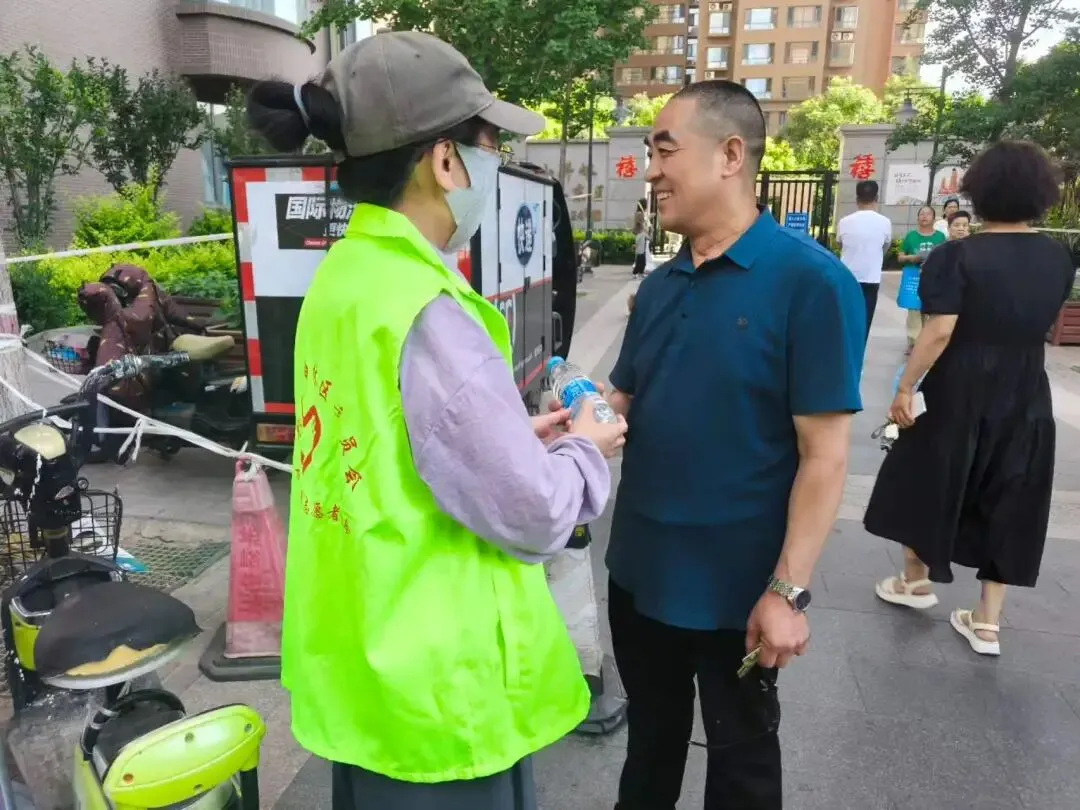 护航中考 逐梦同行——万柏林区青年志愿者护航中考暖心志愿服务活动-第9张图片-四季读书网