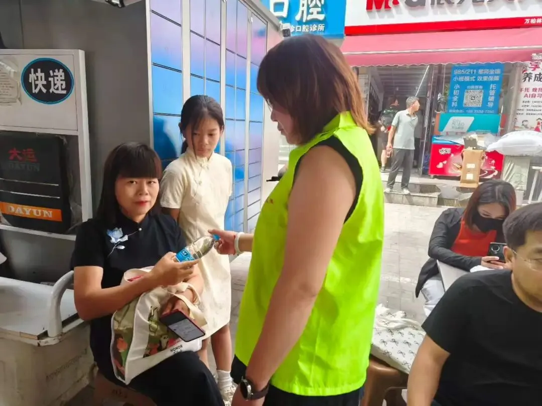 护航中考 逐梦同行——万柏林区青年志愿者护航中考暖心志愿服务活动-第10张图片-四季读书网