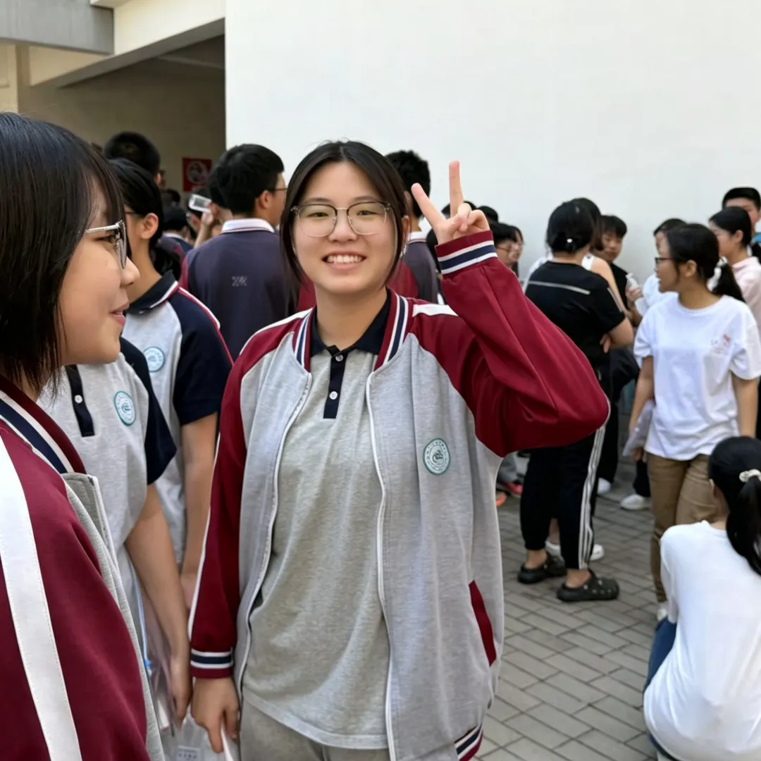 中考次日落幕|笑颜藏锋芒,我校少年从容赴考,自带光芒-第32张图片-四季读书网