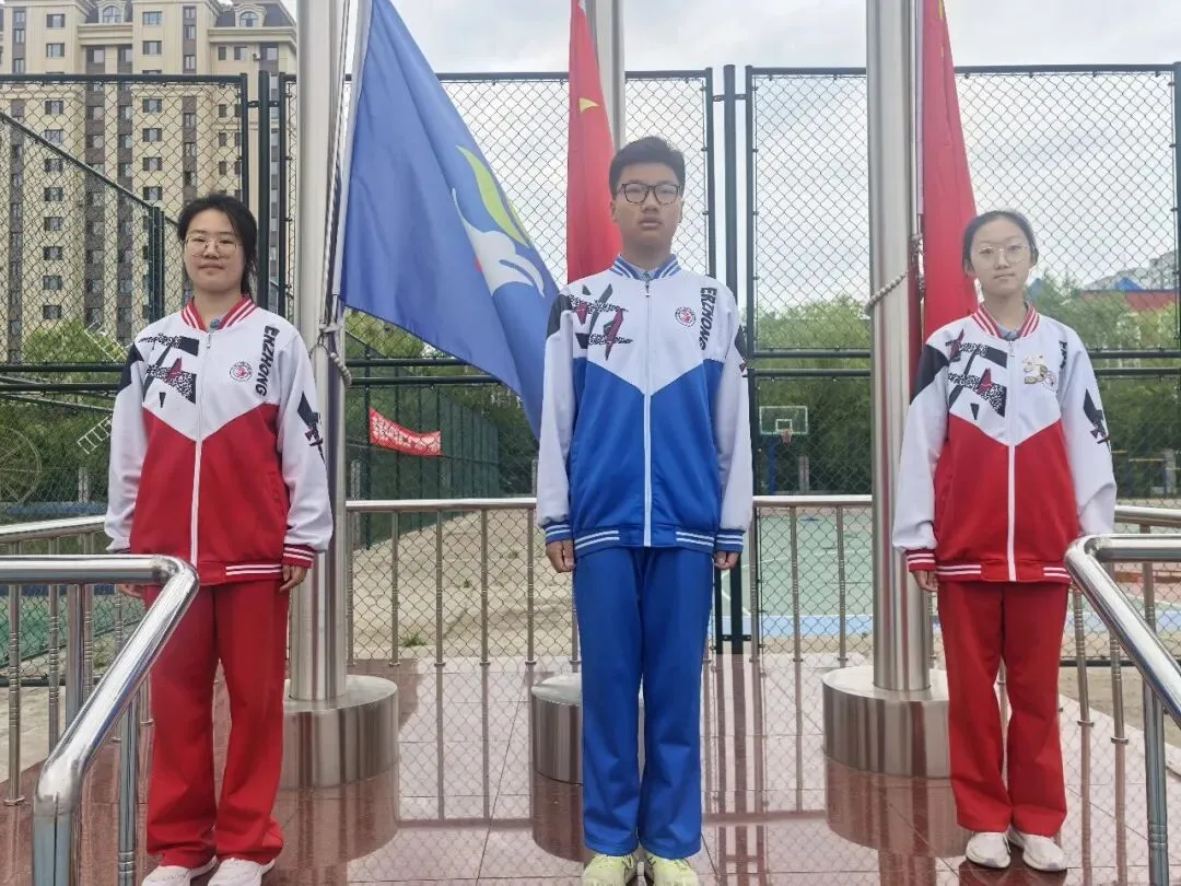 青春向团,筑梦中考|黑河市第二中学教育集团主题升旗仪式暨入团仪式圆满举行-第9张图片-四季读书网 青春向团,筑梦中考|黑河市第二中学教育集团主题升旗仪式暨入团仪式圆满举行-第9张图片-四季读书网