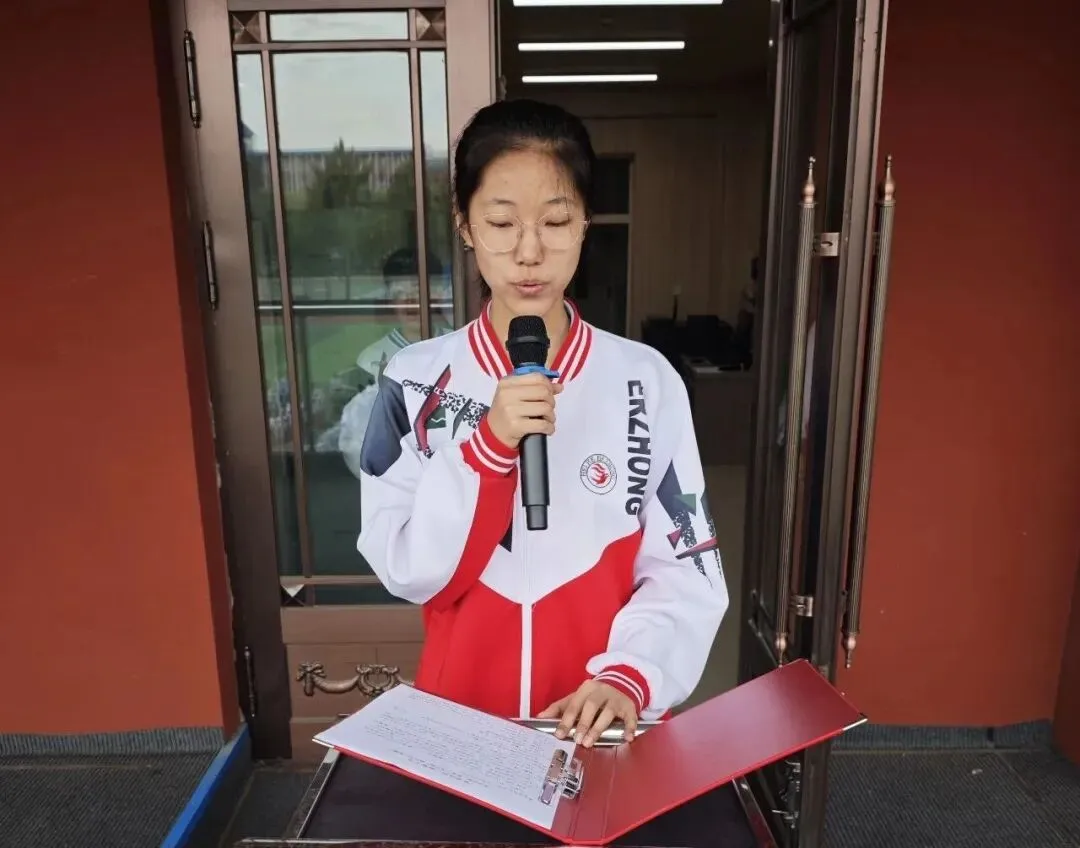 青春向团,筑梦中考|黑河市第二中学教育集团主题升旗仪式暨入团仪式圆满举行-第10张图片-四季读书网 青春向团,筑梦中考|黑河市第二中学教育集团主题升旗仪式暨入团仪式圆满举行-第10张图片-四季读书网