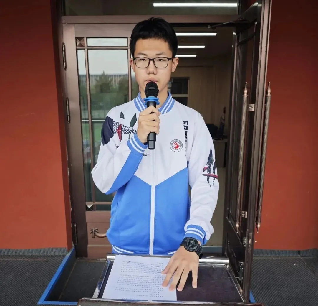 青春向团,筑梦中考|黑河市第二中学教育集团主题升旗仪式暨入团仪式圆满举行-第11张图片-四季读书网 青春向团,筑梦中考|黑河市第二中学教育集团主题升旗仪式暨入团仪式圆满举行-第11张图片-四季读书网