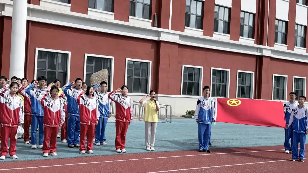 青春向团,筑梦中考|黑河市第二中学教育集团主题升旗仪式暨入团仪式圆满举行-第20张图片-四季读书网 青春向团,筑梦中考|黑河市第二中学教育集团主题升旗仪式暨入团仪式圆满举行-第20张图片-四季读书网