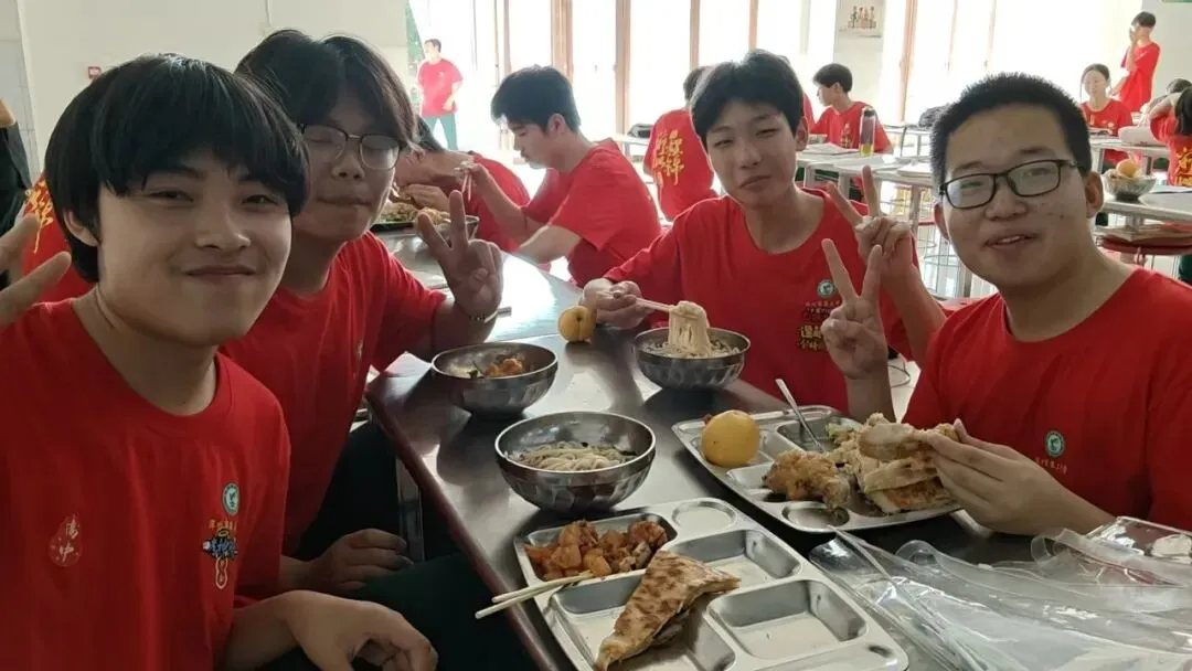 【中考第二天】温情暖校园 初心伴少年——深州市第三中学暖心陪伴学子从容应考-第12张图片-四季读书网
