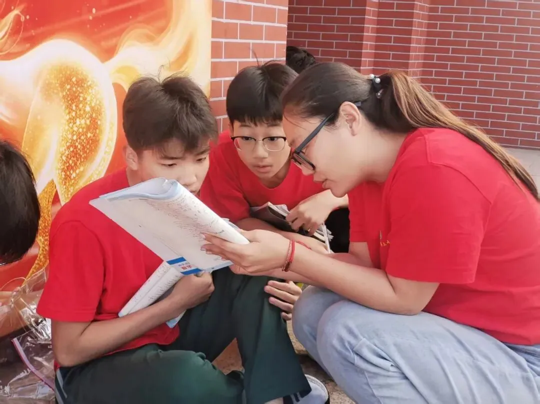 【中考第二天】温情暖校园 初心伴少年——深州市第三中学暖心陪伴学子从容应考-第23张图片-四季读书网