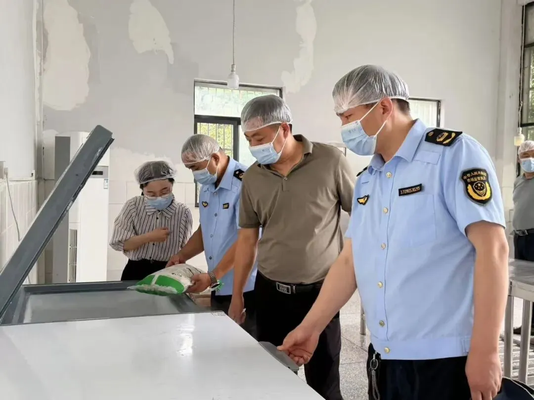 全力护航中考 守护逐梦之路丨五祖镇多部门联动做实中考服务保障-第4张图片-四季读书网 全力护航中考 守护逐梦之路丨五祖镇多部门联动做实中考服务保障-第4张图片-四季读书网