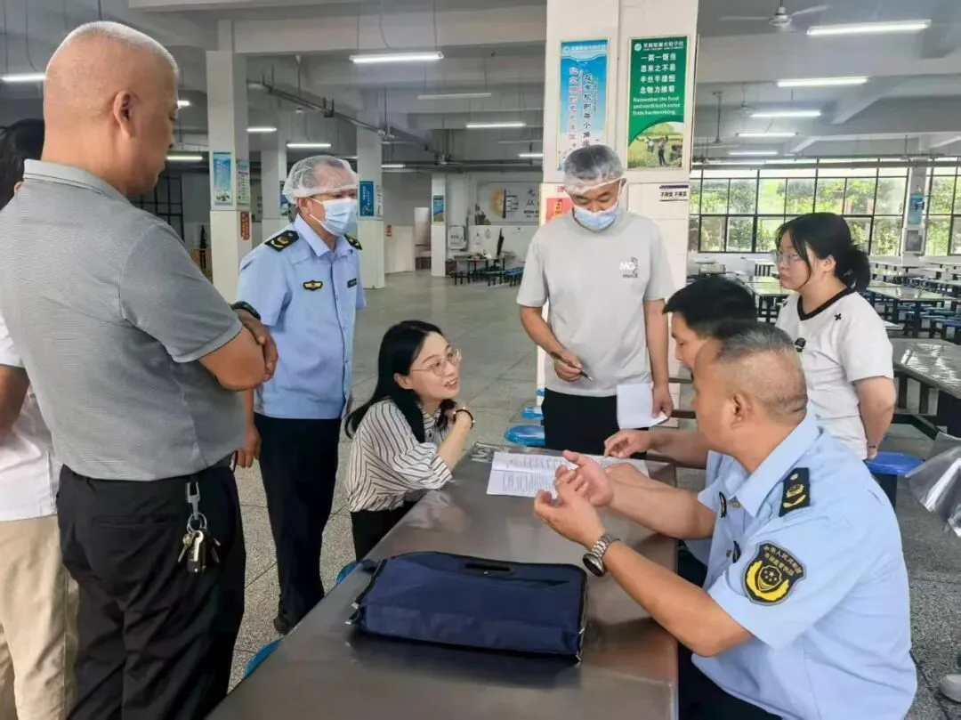 全力护航中考 守护逐梦之路丨五祖镇多部门联动做实中考服务保障-第9张图片-四季读书网 全力护航中考 守护逐梦之路丨五祖镇多部门联动做实中考服务保障-第9张图片-四季读书网