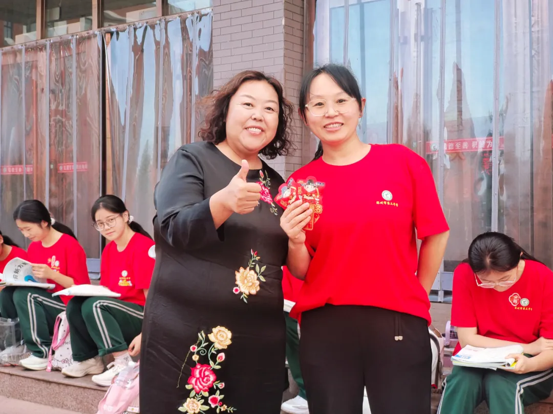 【中考第二天】温情暖校园 初心伴少年——深州市第三中学暖心陪伴学子从容应考-第26张图片-四季读书网