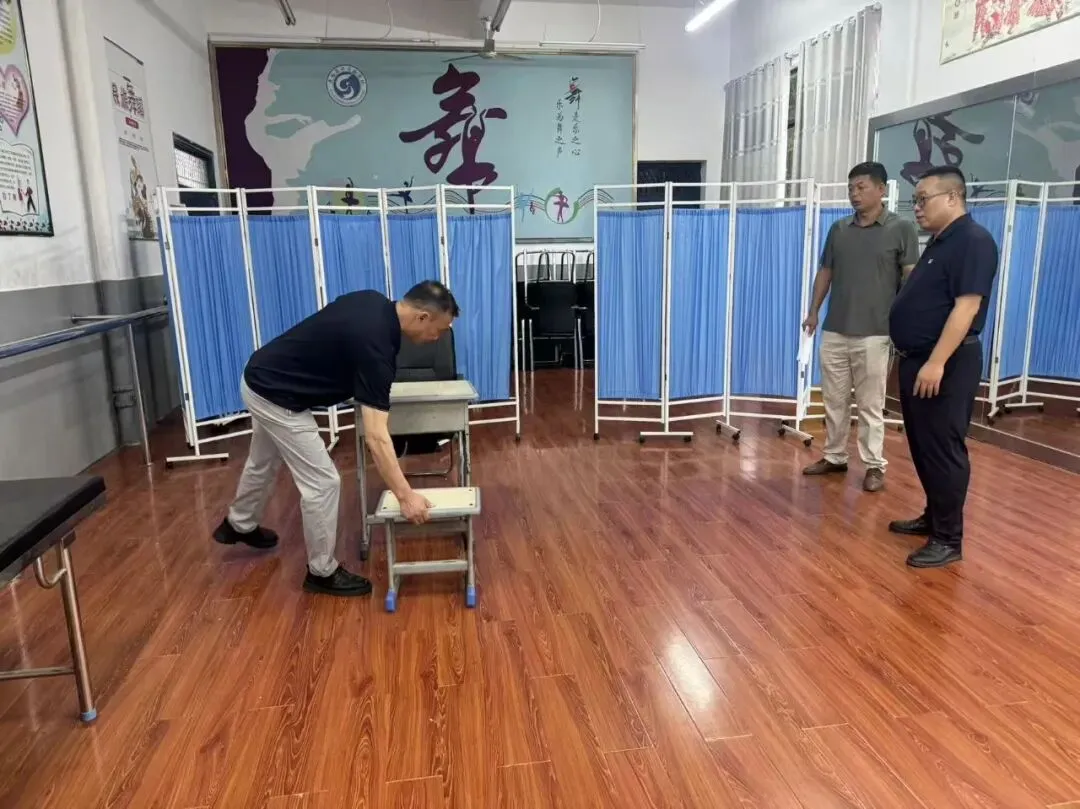 全力护航中考 守护逐梦之路丨五祖镇多部门联动做实中考服务保障-第13张图片-四季读书网 全力护航中考 守护逐梦之路丨五祖镇多部门联动做实中考服务保障-第13张图片-四季读书网