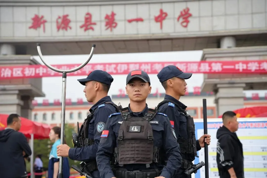 中考逐梦路,藏蓝伴前行!新源公安在岗坚守,为青春保驾护航-第6张图片-四季读书网
