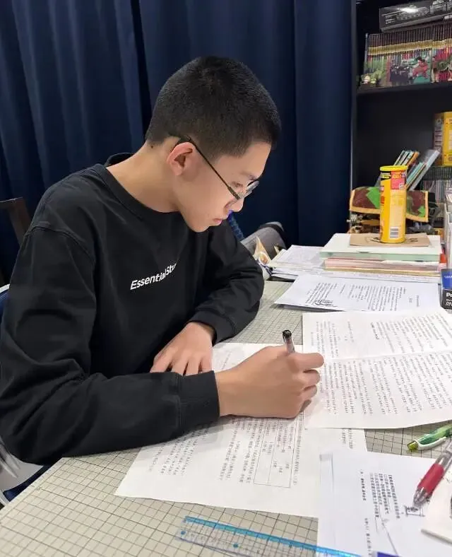 中考后学生和家长的千姿百态-第2张图片-四季读书网
