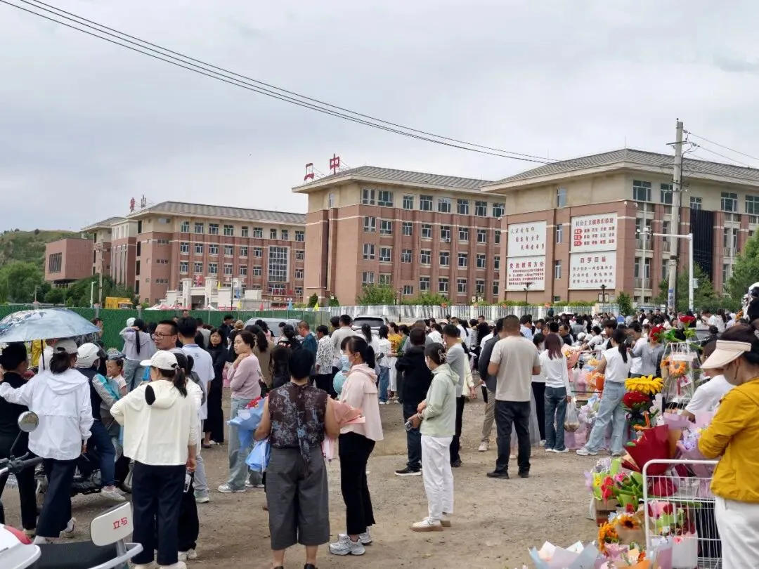 2026年横山区助力中考:鑫奥祥和房产爱心企业在行动-第19张图片-四季读书网 2026年横山区助力中考:鑫奥祥和房产爱心企业在行动-第19张图片-四季读书网
