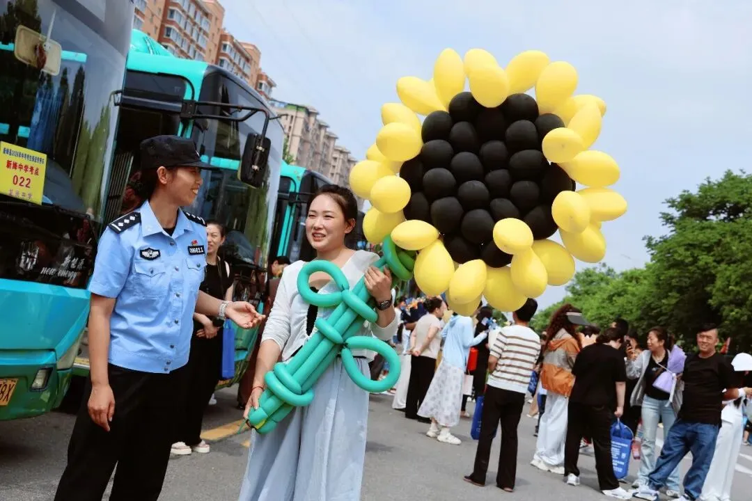 中考安保圆满收官!新绛公安暖心护航,助力学子顺利赴考-第3张图片-四季读书网 中考安保圆满收官!新绛公安暖心护航,助力学子顺利赴考-第3张图片-四季读书网