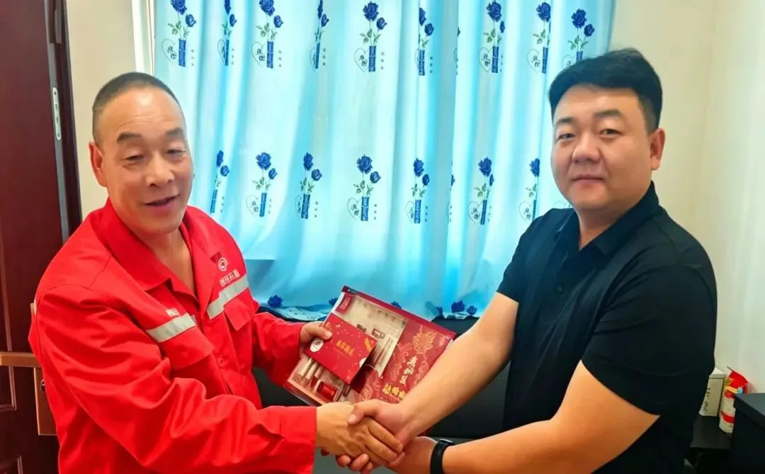 暖心护航中考 情系职工家庭——公司工会开展中考职工家庭慰问-第3张图片-四季读书网