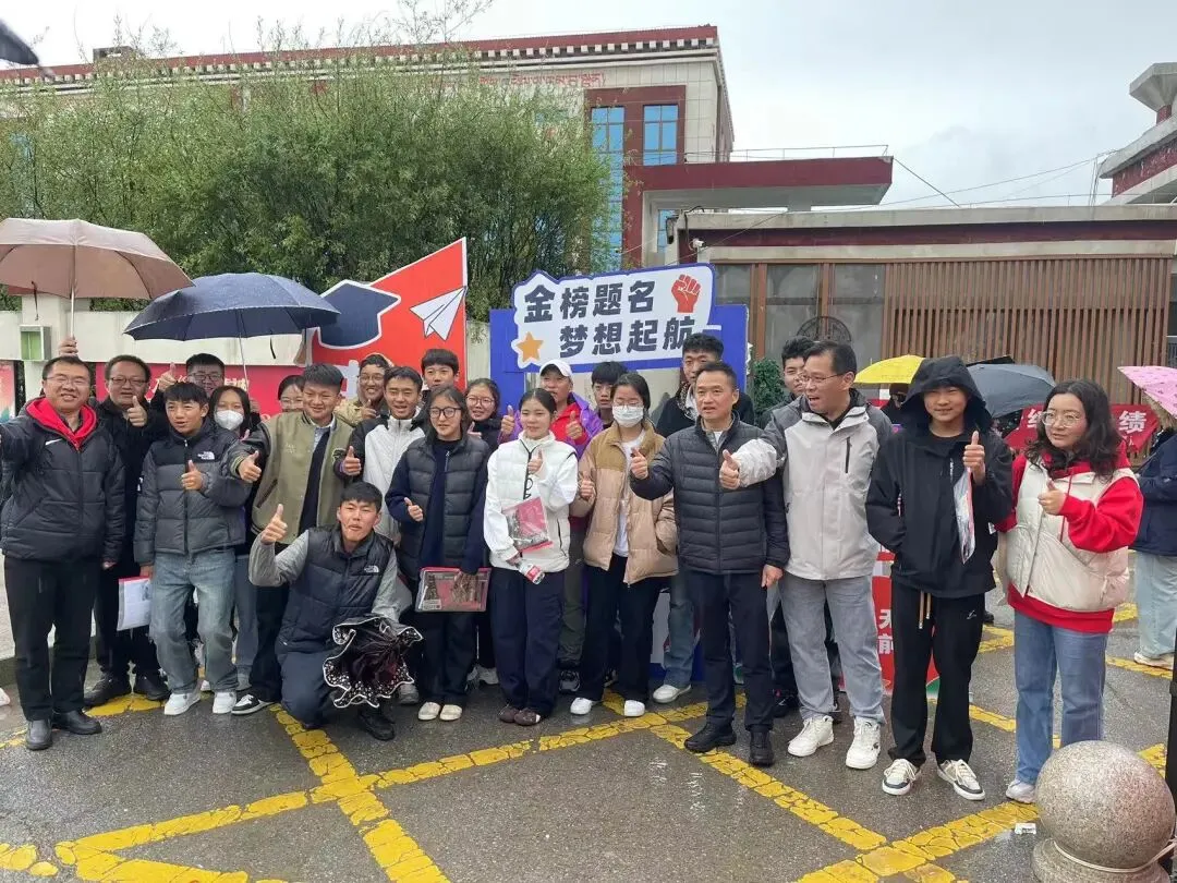 青春加油站 护航中考路-第20张图片-四季读书网
