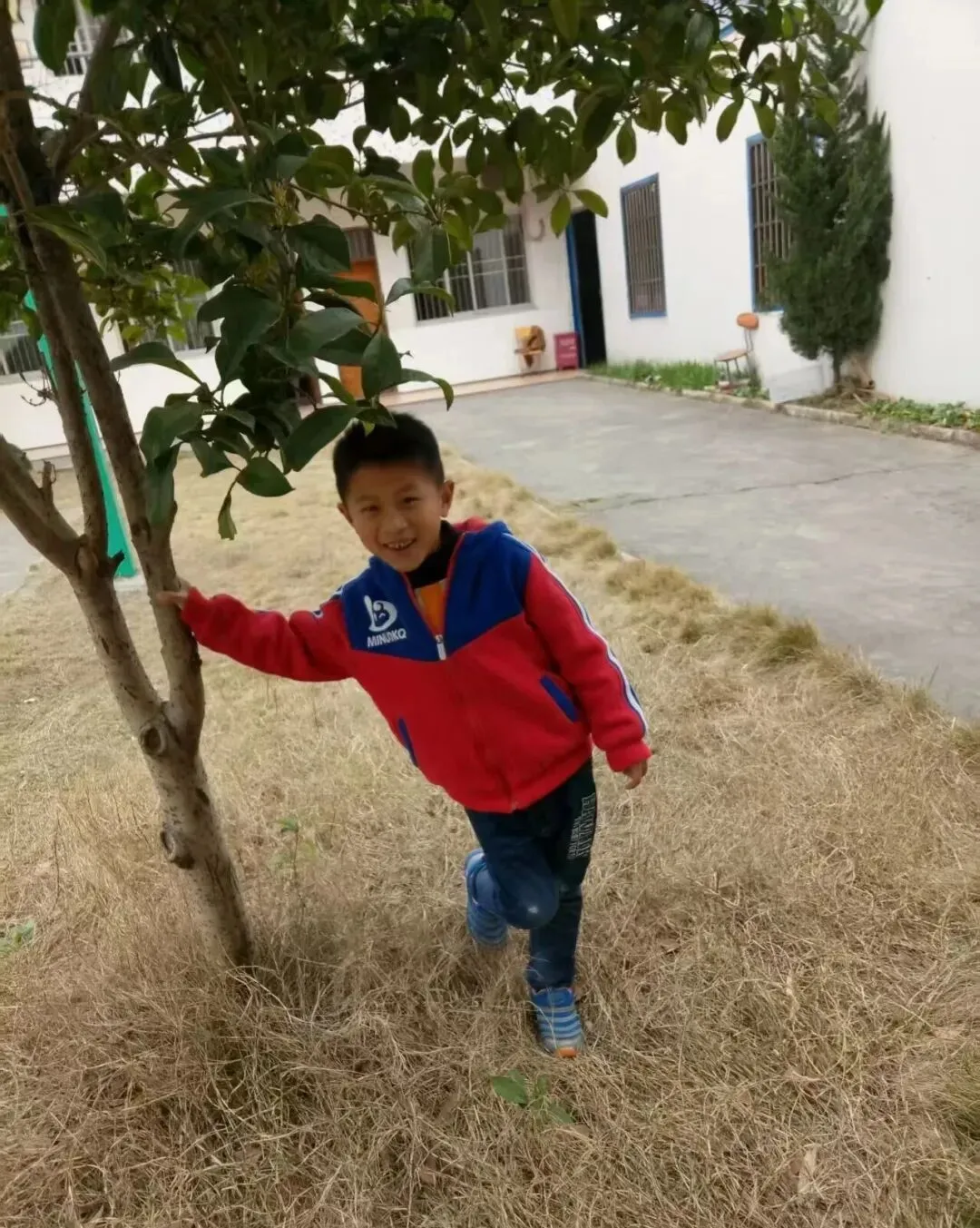 背了7年,中考结束,靖江这一位爸爸收到的“父亲节礼物”看哭了所有人-第4张图片-四季读书网