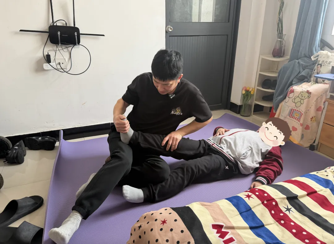背了7年,中考结束,靖江这一位爸爸收到的“父亲节礼物”看哭了所有人-第8张图片-四季读书网