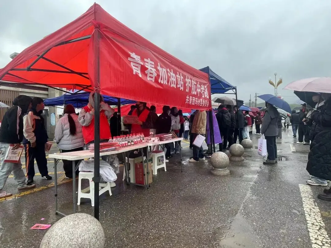 青春加油站 护航中考路-第21张图片-四季读书网
