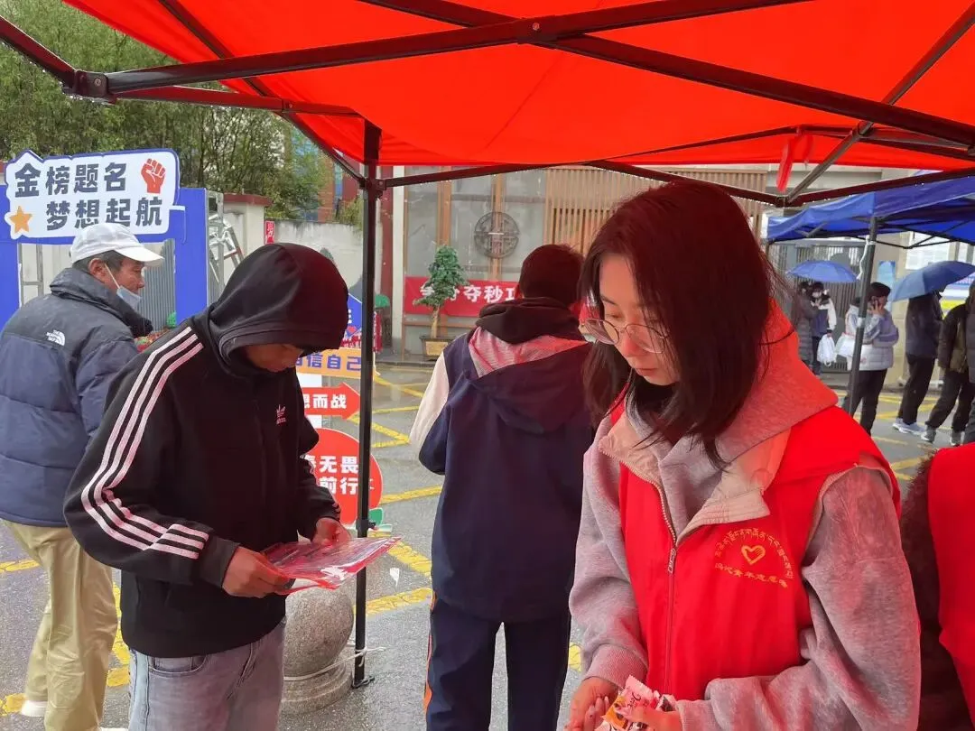 青春加油站 护航中考路-第29张图片-四季读书网