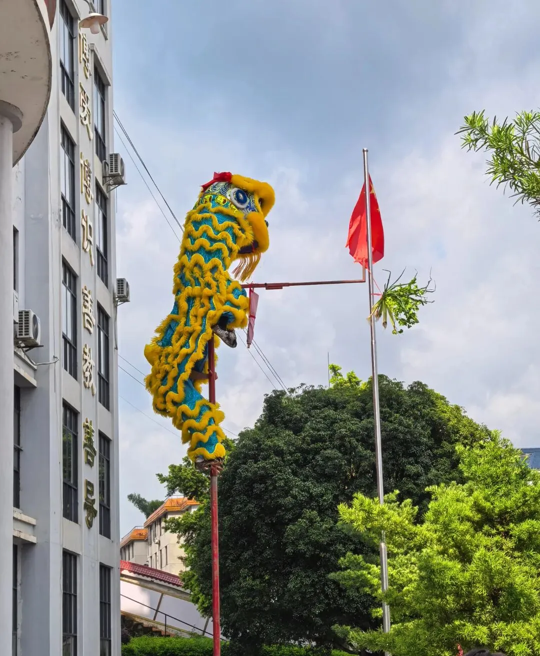 策马扬鞭·决胜中考——八步区实验初级中学2026届中考出征壮行仪式-第2张图片-四季读书网