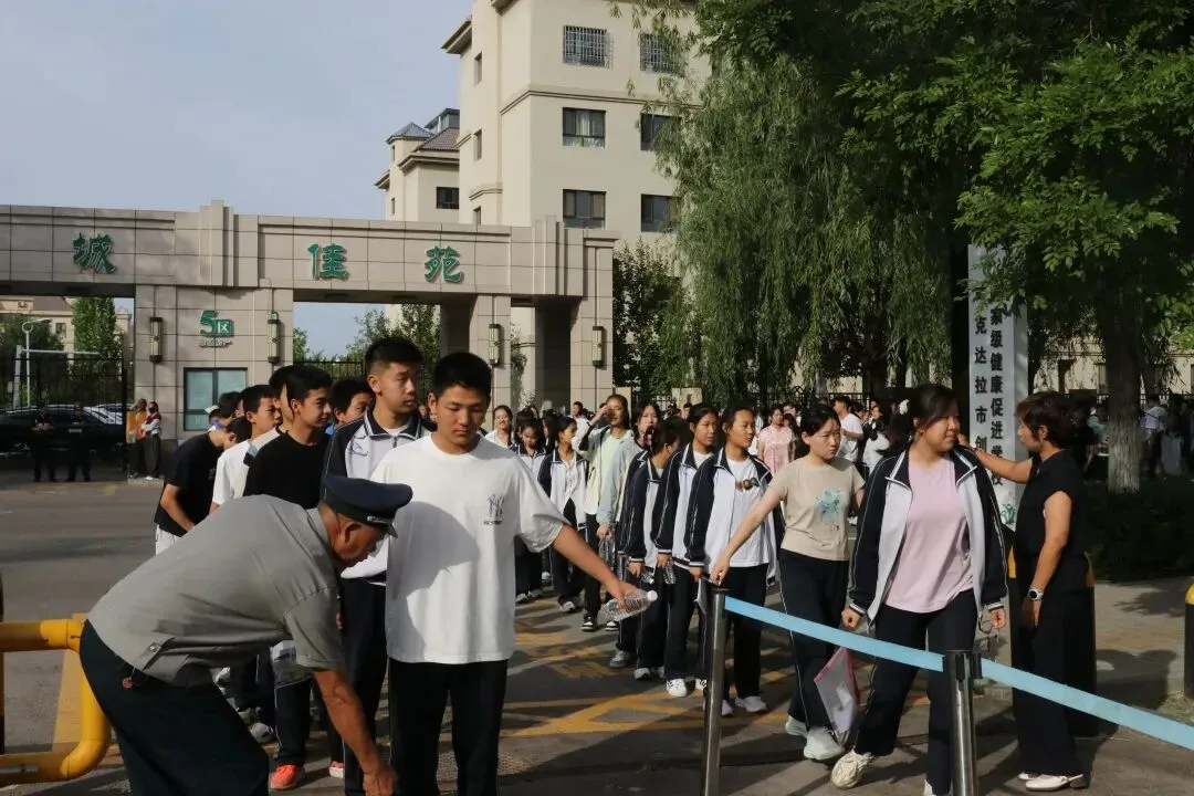 今日开考!师市2879名中考考生逐梦启航-第5张图片-四季读书网 今日开考!师市2879名中考考生逐梦启航-第5张图片-四季读书网
